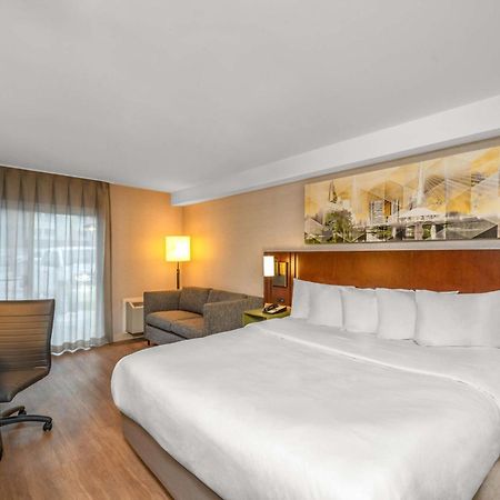 Comfort Inn Airport Winnipeg Exterior photo