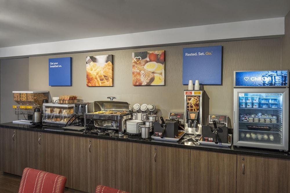 Comfort Inn Airport Winnipeg Exterior photo