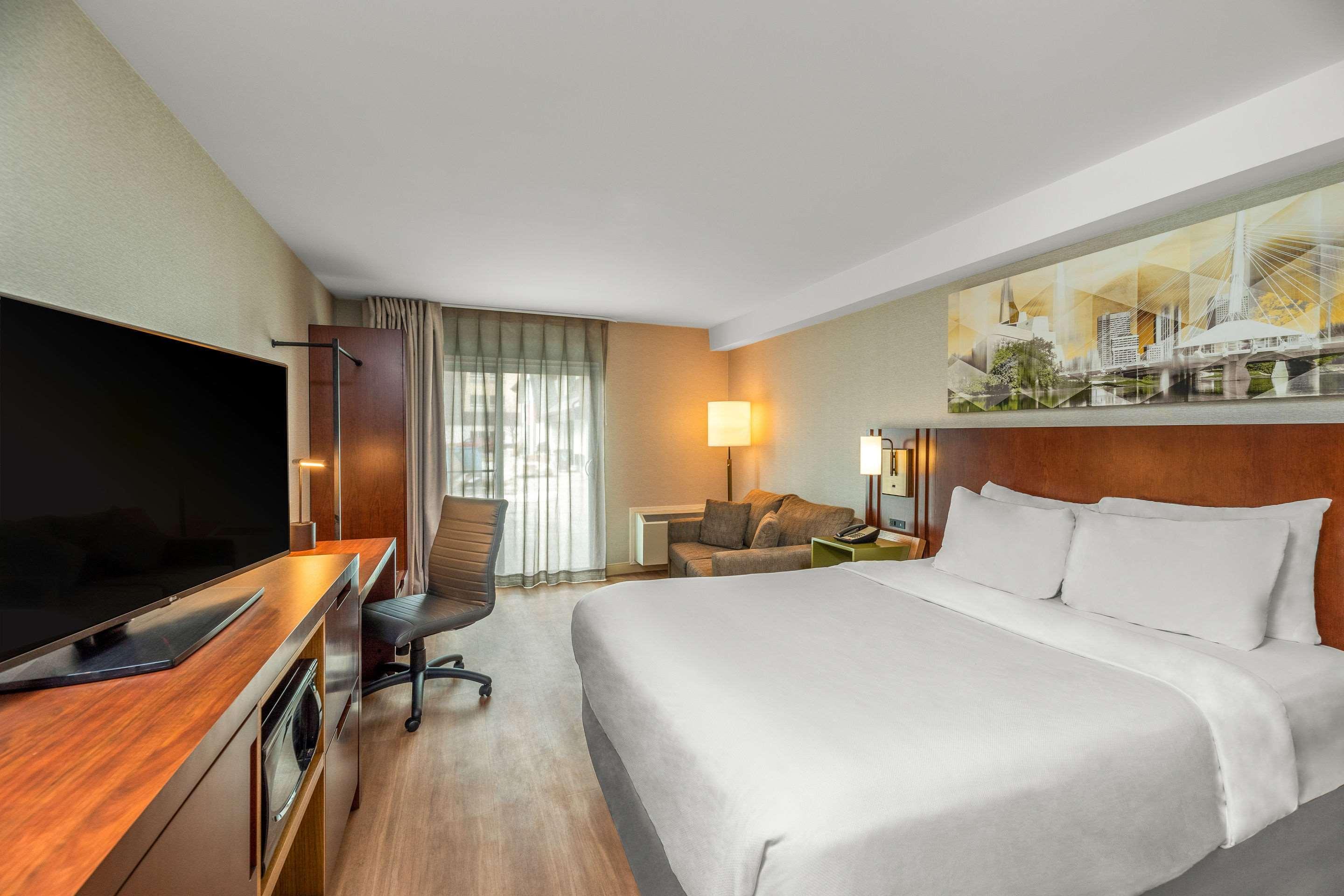 Comfort Inn Airport Winnipeg Exterior photo