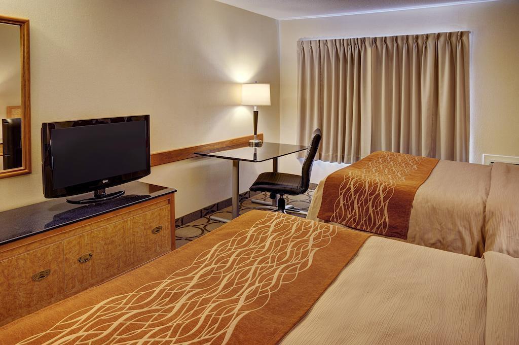 Comfort Inn Airport Winnipeg Exterior photo