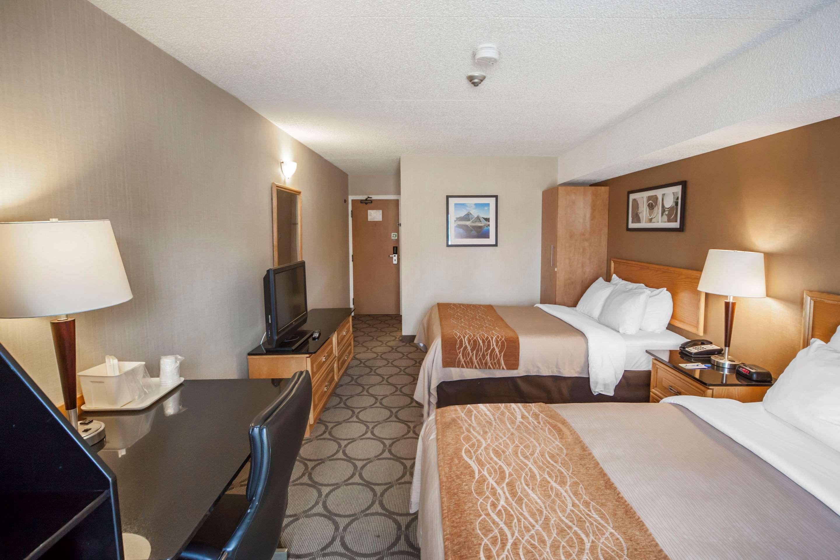 Comfort Inn Airport Winnipeg Exterior photo
