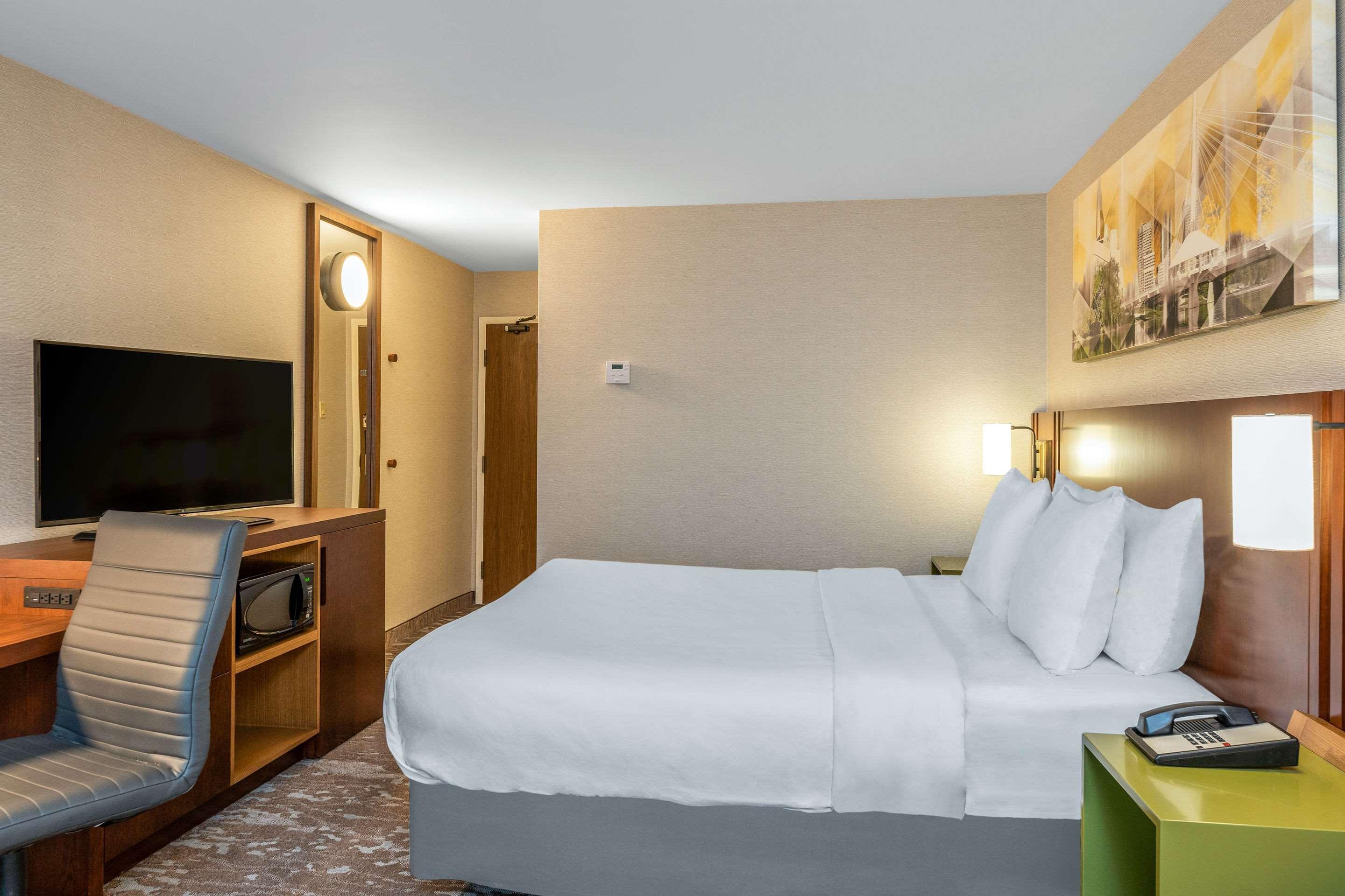 Comfort Inn Airport Winnipeg Exterior photo