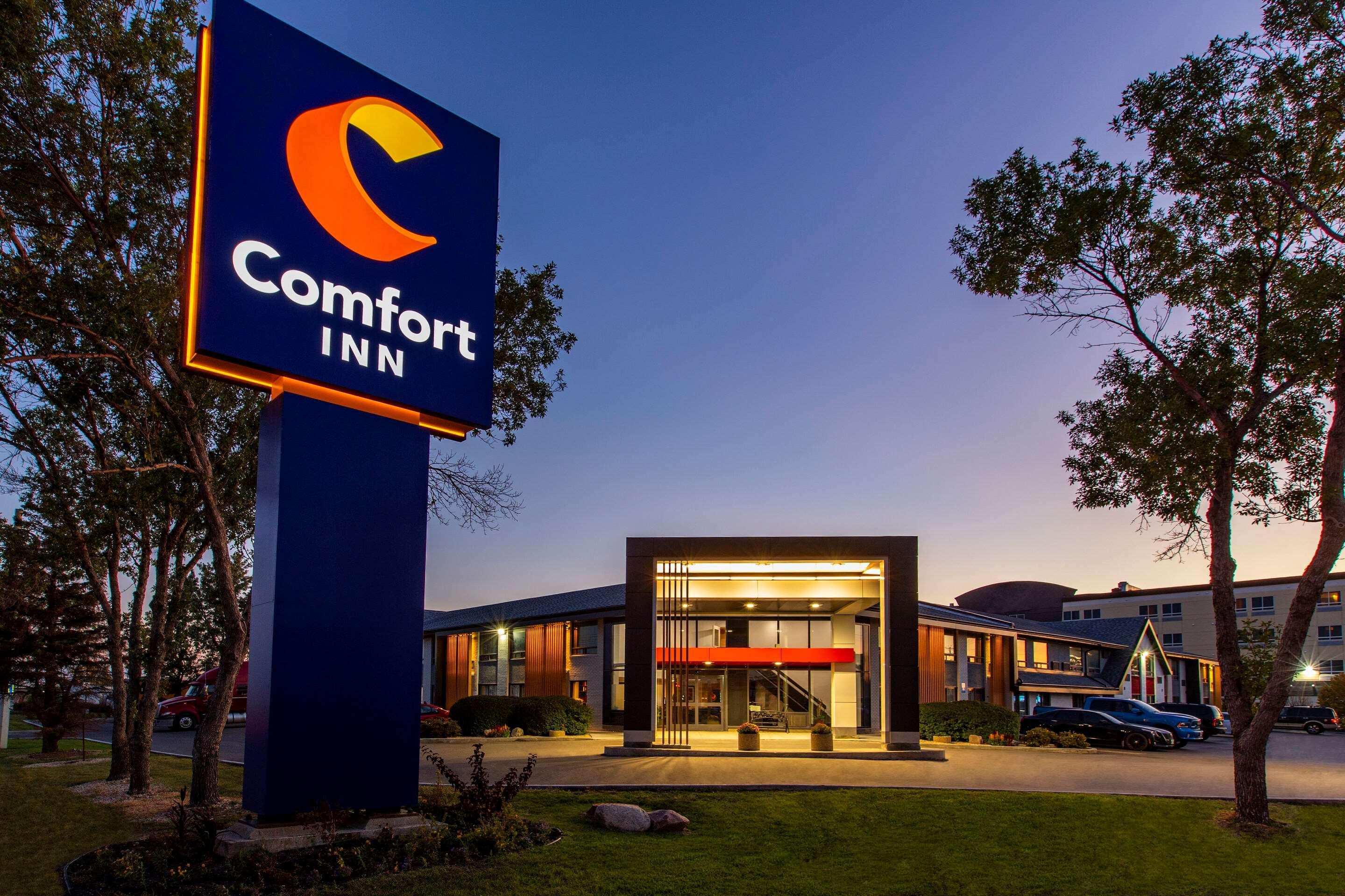 Comfort Inn Airport Winnipeg Exterior photo