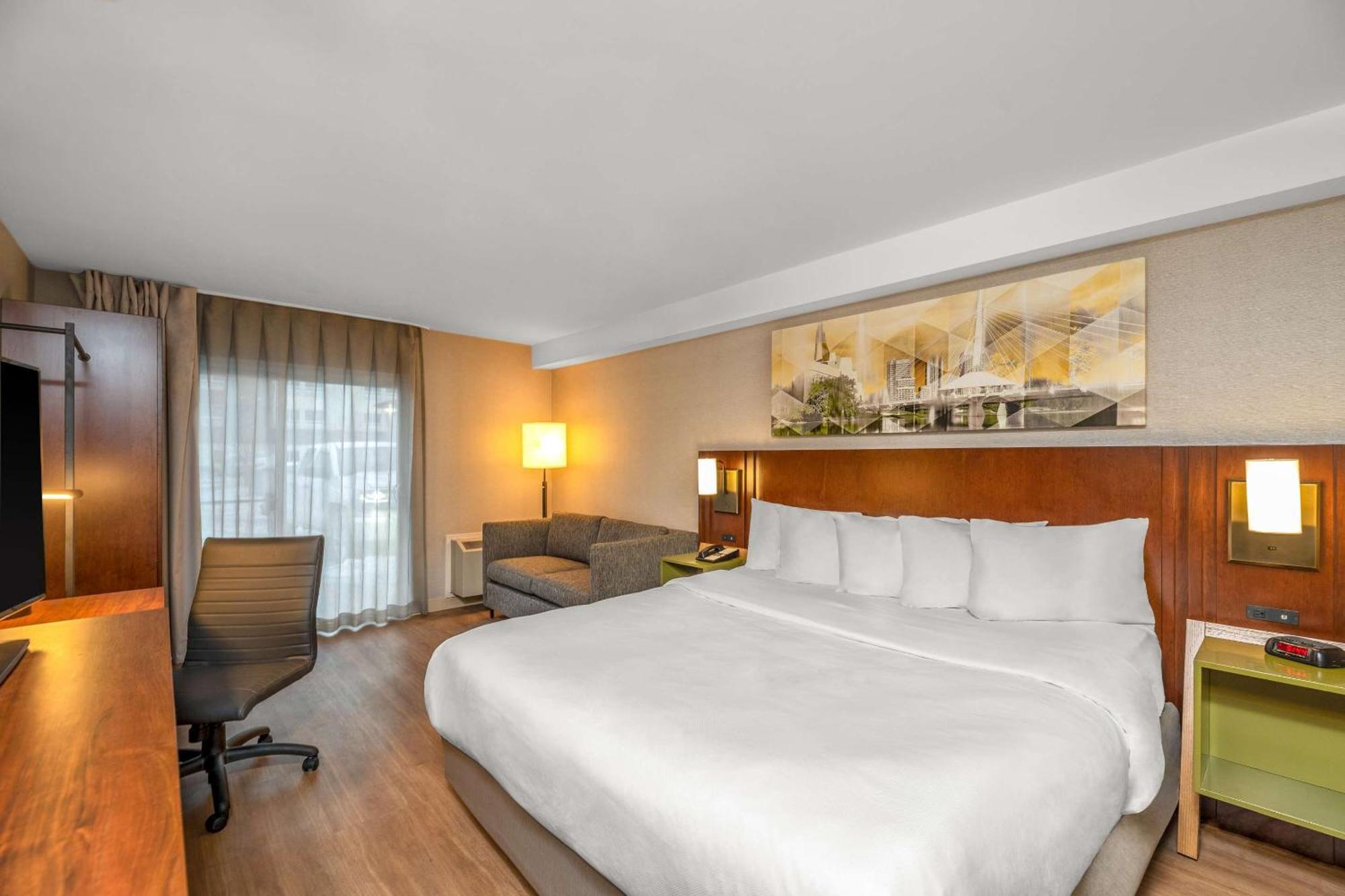 Comfort Inn Airport Winnipeg Exterior photo