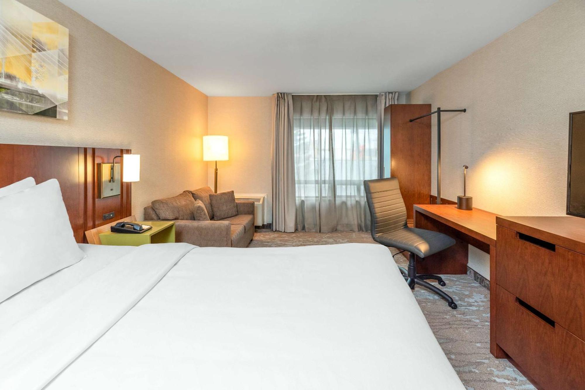 Comfort Inn Airport Winnipeg Exterior photo