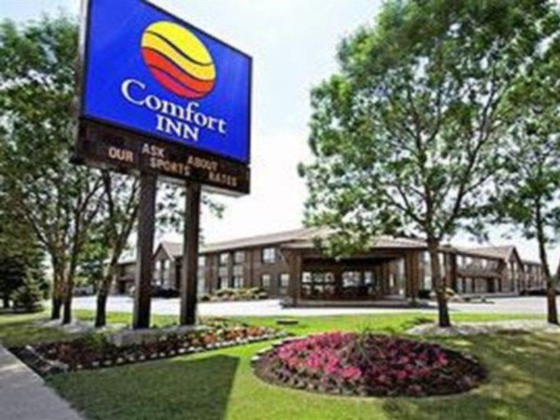 Comfort Inn Airport Winnipeg Exterior photo