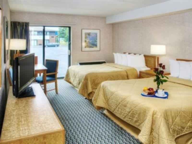 Comfort Inn Airport Winnipeg Room photo