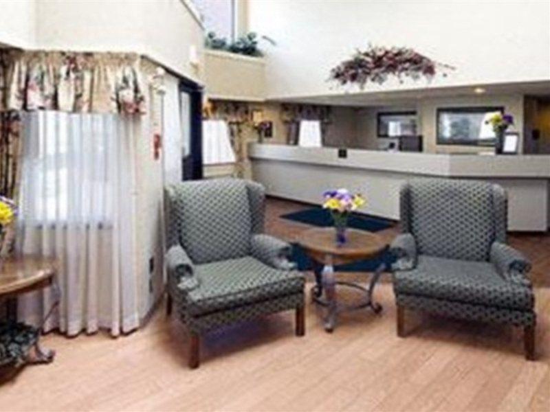 Comfort Inn Airport Winnipeg Interior photo