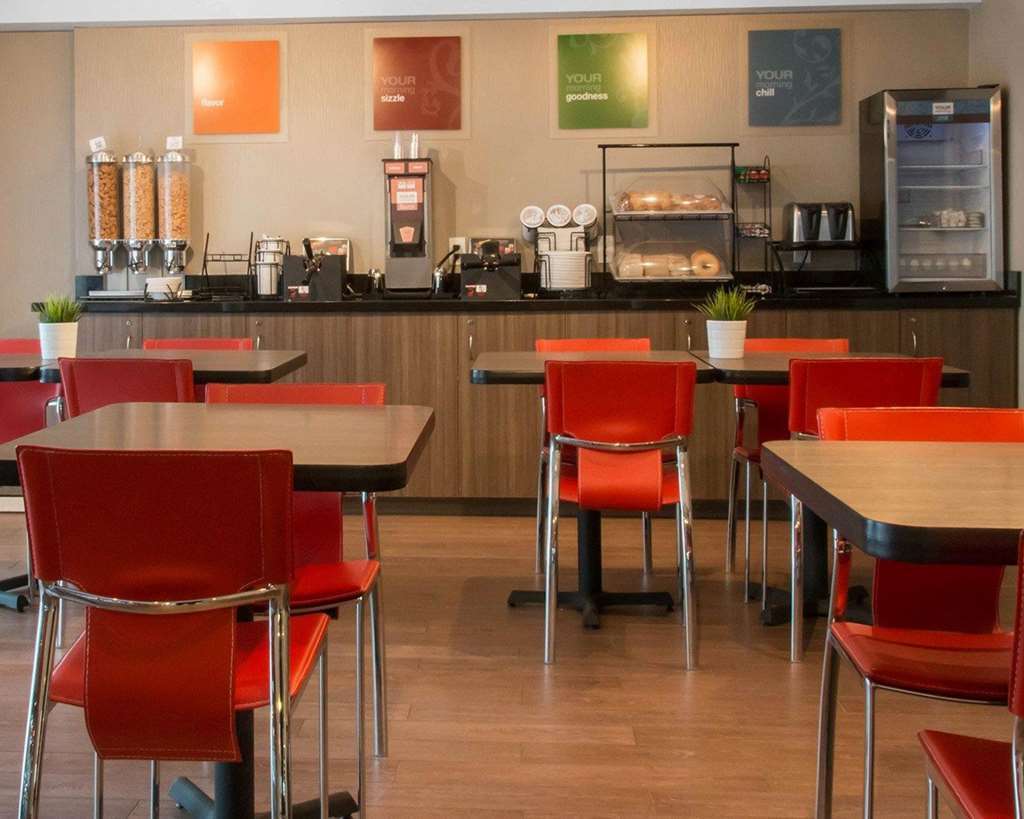 Comfort Inn Airport Winnipeg Restaurant photo