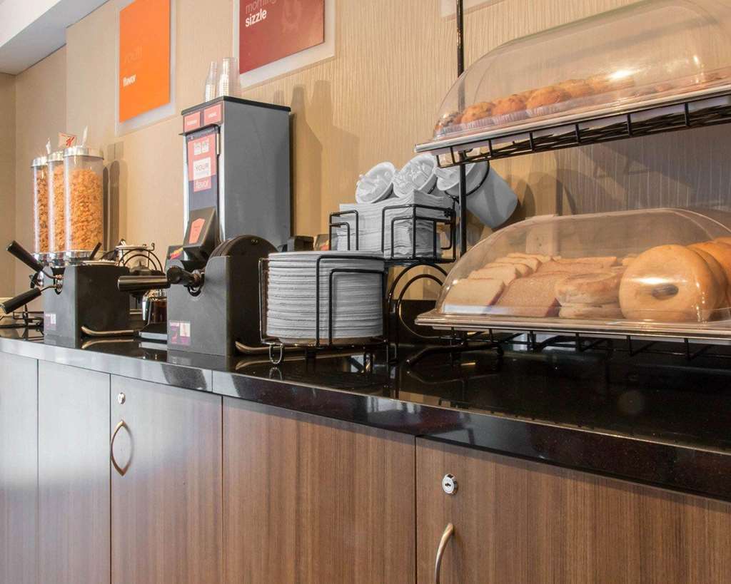 Comfort Inn Airport Winnipeg Restaurant photo