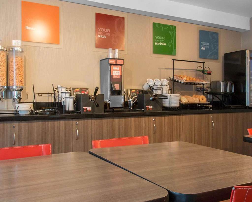 Comfort Inn Airport Winnipeg Restaurant photo