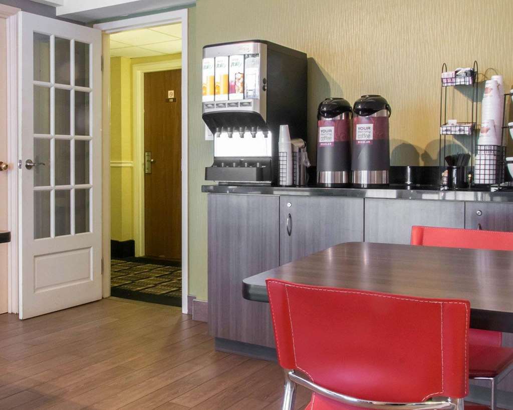 Comfort Inn Airport Winnipeg Restaurant photo