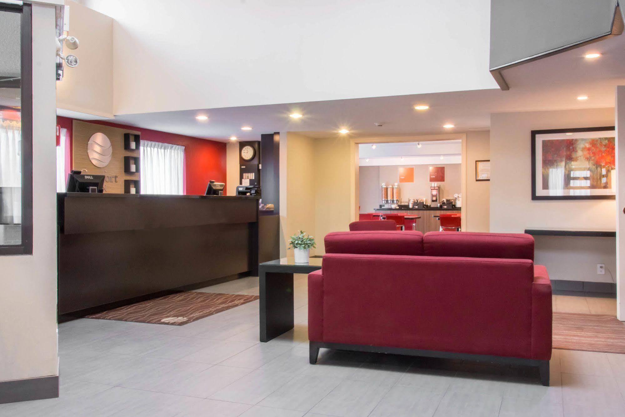 Comfort Inn Airport Winnipeg Exterior photo