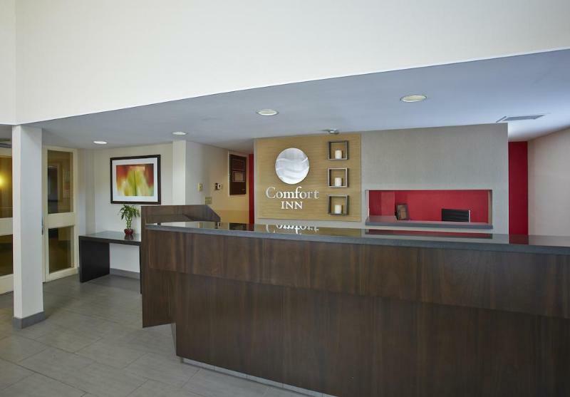 Comfort Inn Airport Winnipeg Exterior photo