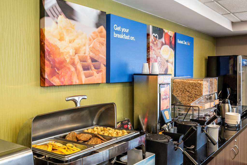 Comfort Inn Airport Winnipeg Restaurant photo